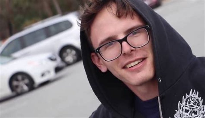 iDubbbzTV (Youtuber) Wiki, Bio, Age, Height, Weight, Girlfriend, Net Worth, Facts