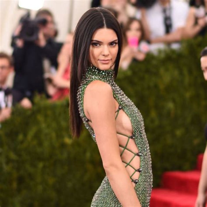 Is Fai Khadra Gay Or Straight? Kendall Jenner BFF Girlfriend List, Real Name Age & Wikipedia