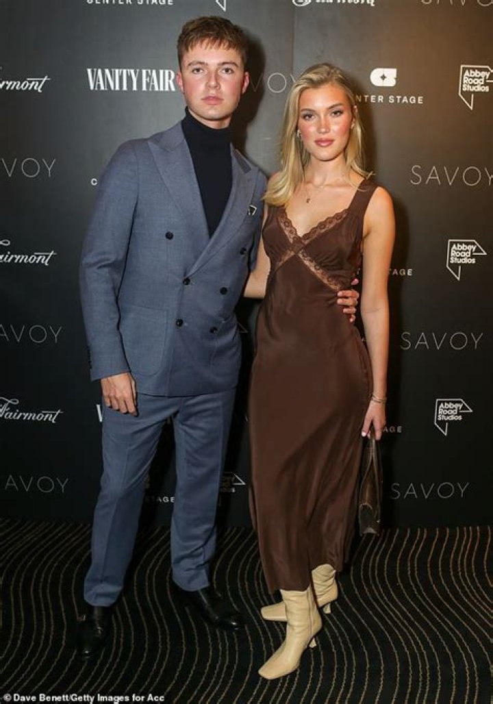 Is Hrvy Gay? Singer Harvey Leigh Cantwell Girlfriend Or Partner And Relationship With Loren Gray Explained