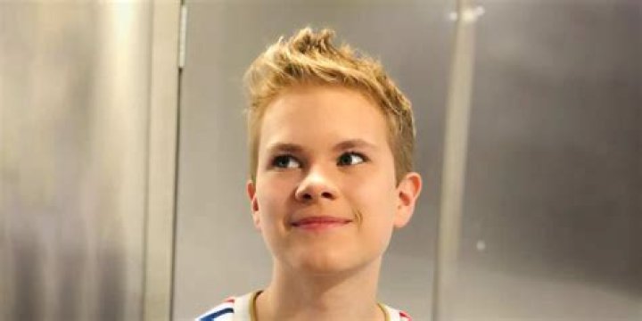 Isaiah Stannard’s Wiki: Transgender Rumors, Girlfriend, Net Worth