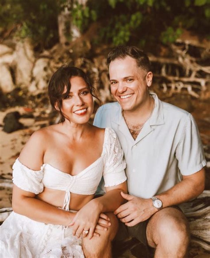 Issabela Camil Age, Wiki, biography, Net Worth, Husband, Parents: Who Is She Married To?