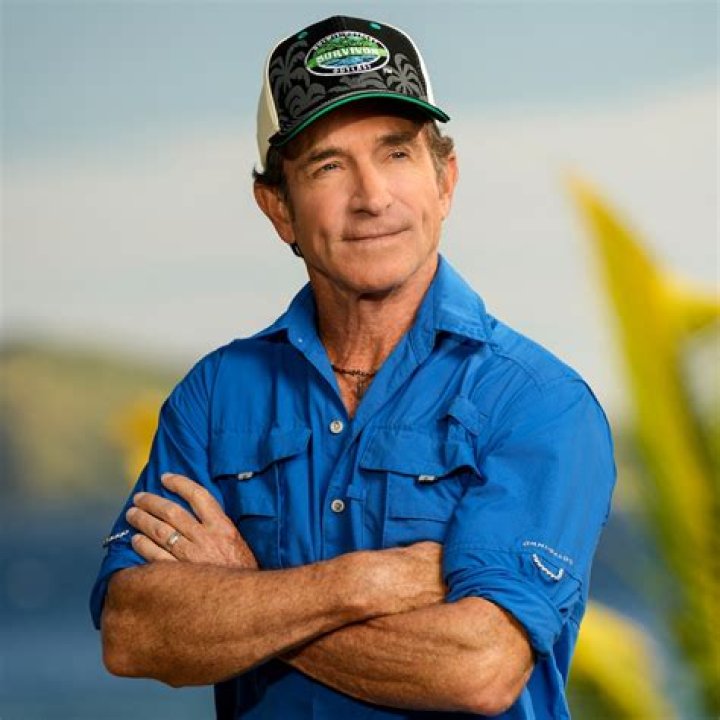Jeff Probst Biography, Wiki, Age, Wife, Family, Net Worth, Kids, Salary, Books, On Survivor, Stranded, Salary, House And Image