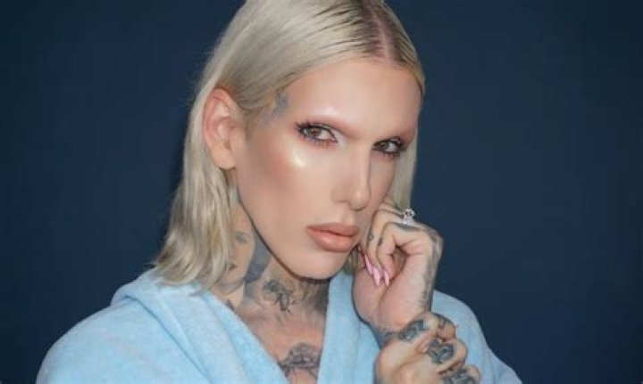 Jeffree Star Age, Bio, Family, Gay, Boyfriend, Net Worth, Facts