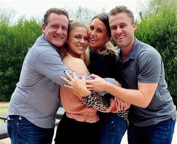 Jeremy Shaffer “J. R.” Roenick Age, Wiki, Biography, Family, Parents, Body Measurement, Salary, Net worth