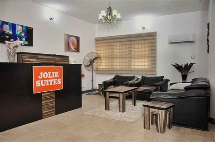 Jolie Suites, Ajao Estate