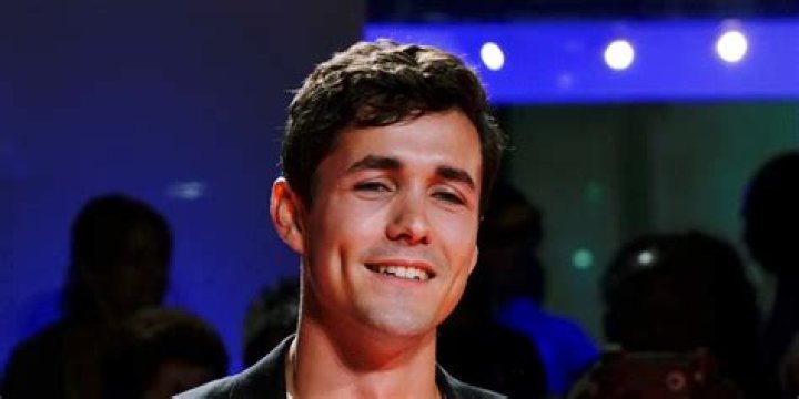 Jonah Hauer-King’s Age, Height, Parents, Net Worth, Gay?