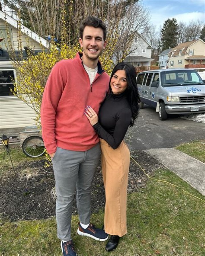 Josh Hodell Bio, Age, Height, Spouse, Family, Wife, Net worth, Eyewitness News, WBRE, Salary