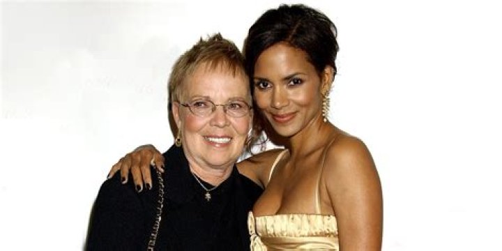 Judith Ann Hawkins, Halle Berry Mom’s Wiki, Age, Bio, Husband, Children, Net Worth