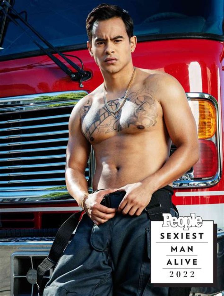 Julian Works Shirtless, Age, Girlfriend, Family, Parents