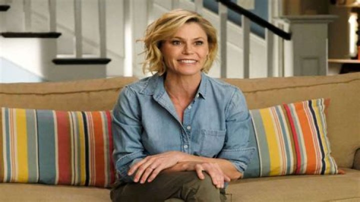 Julie Bowen Bio, Age, Family, Husband, Children, Net Worth, Movies and Happy Gilmore