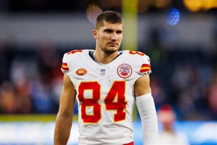 Justin Watson Salary, Age, 40 Time, Height, Weight, College, Contract