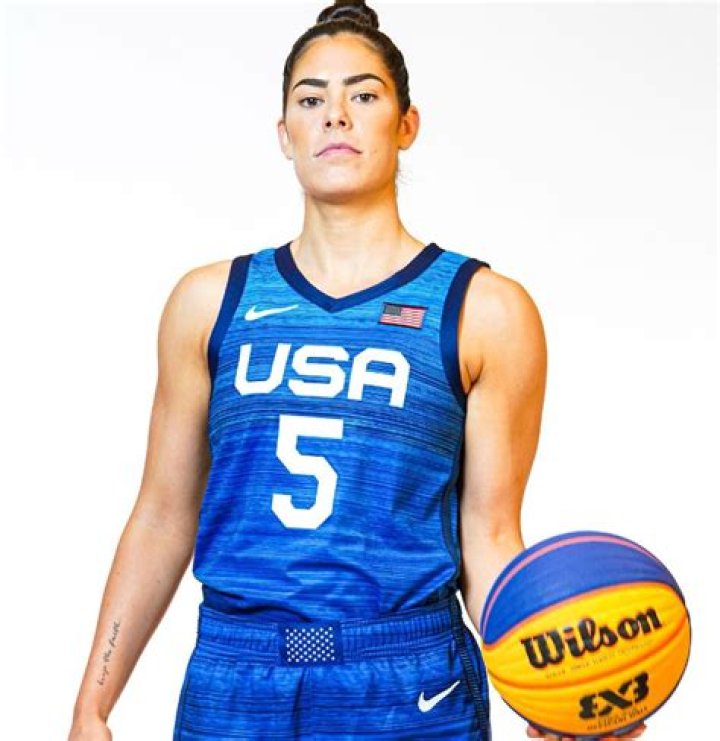 Kelsey Plum Bio, Wiki, Age, Height, Parents, Husband, Trophy, Salary, and Net Worth