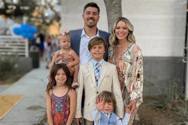 Kim Richards Bio, Wiki, Age, Kids, Husband, Sisters, House, Arrest, RHOBH, Movies, and Net Worth