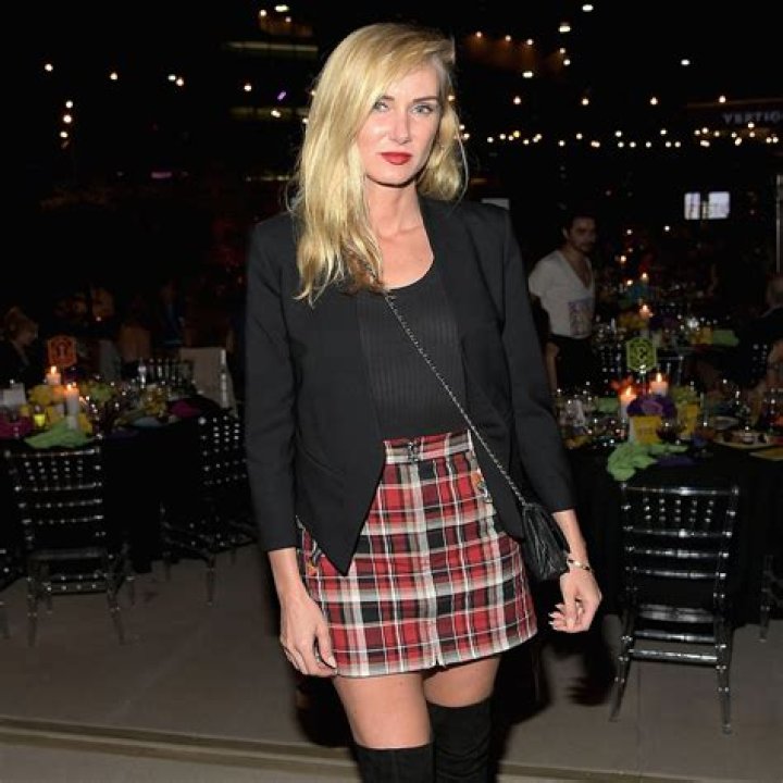 Kimberly Stewart Height, Weight, Net Worth, Age, Birthday, Wikipedia, Who, Nationality, Biography