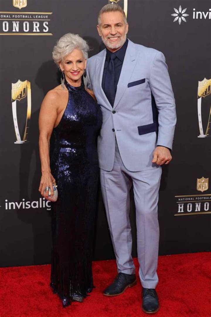 Kurt Warner: Wife, net worth, tattoos, smoking & body facts