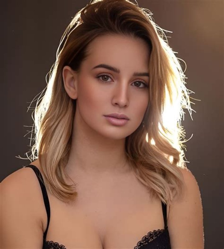 Laura Mitchell Wikipedia, Age, Biography, Height, Boyfriend, Family, Instagram