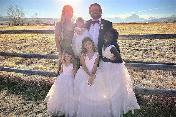 Lauren Akins Net worth, Wiki, Bio, Husband, Height, Wedding, Kids, Adoption