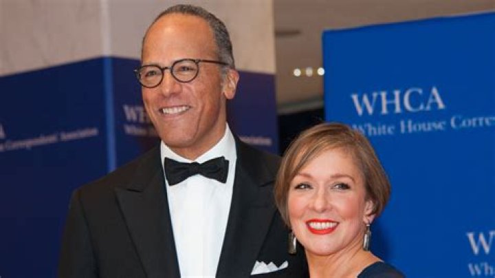 Lester Holt – Wife, Family & Net Worth
