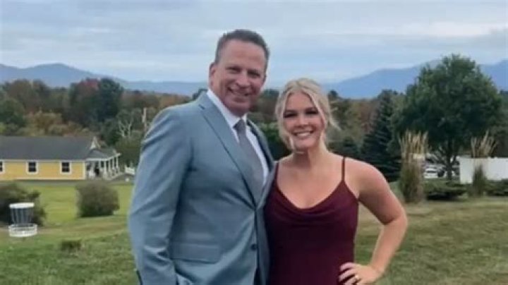 Lindsey Eaton FOX 59, Net Worth, Bio, Wiki, Age, Husband, Height, CBS 4, Salary, and Family