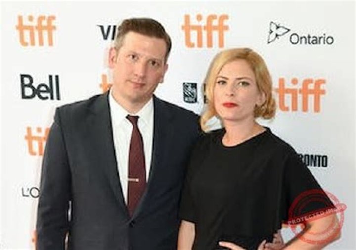 Linzie Janis Bio, Wiki, Age, Height, Family, Wedding, Husband, ABC, Salary, and Net Worth.