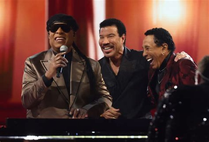 Lionel Richie Wins AMA Icon Award at the AMAs as Stevie Wonder and Charlie Puth Sing Tribute