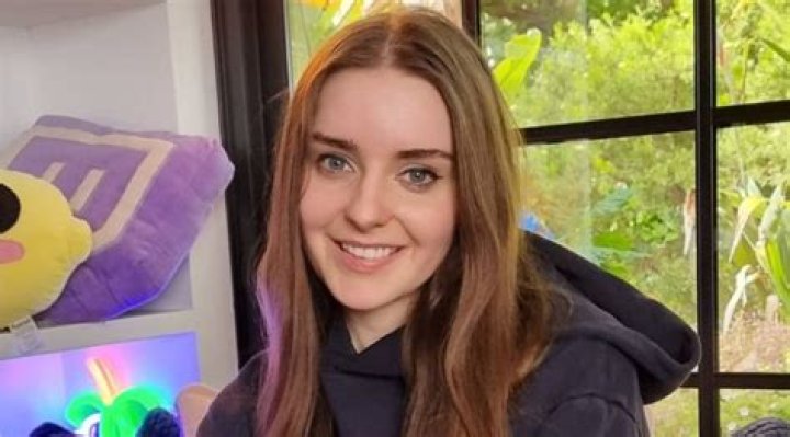 Loserfruit (Twitch Star) Wiki, Biography, Age, Height, Weight, Boyfriend, Net Worth, Facts