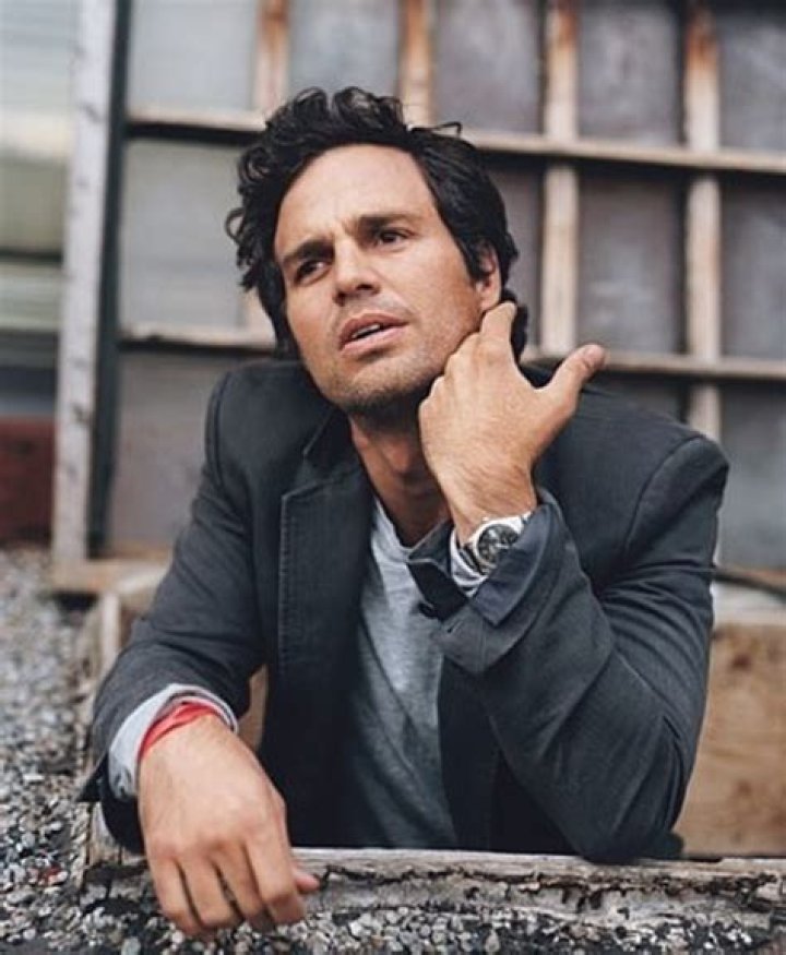Mark Ruffalo – Bio, Movies, Net Worth, Affair, Wife, Children, Family, Age, Facts, Wiki, Height, Famous for, Fired, Race, Career, Brain Tumor, Awards