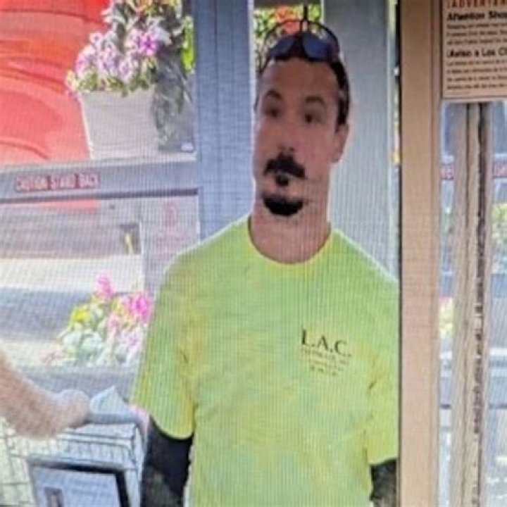 Martin Clunes Bio, Wiki, Age, Height, Family, Wife, Daughter, Manhunt, Salary and Net Worth