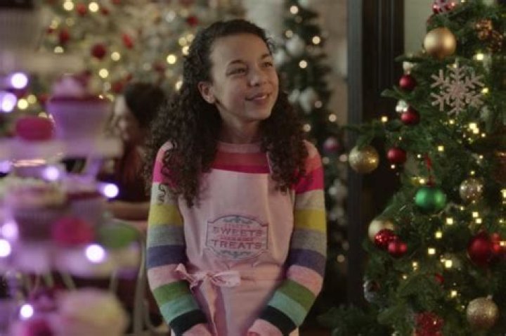 Mia Lloyd Princess Switch: Age, Wikipedia, Boyfriend, Instagram