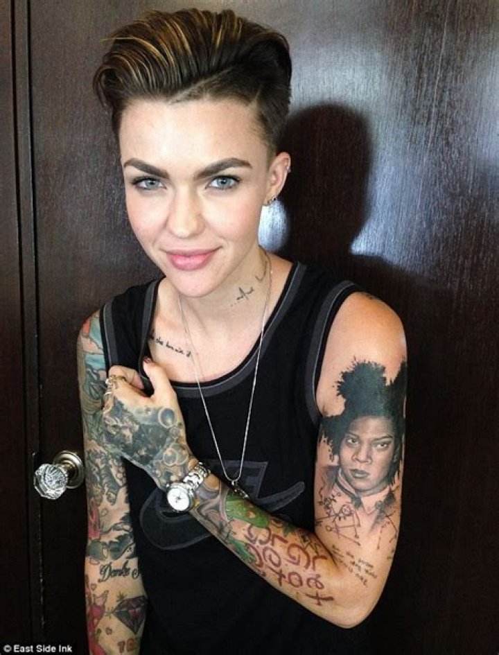 Michelle Forbes: dating, net worth, tattoos, smoking & body measurements