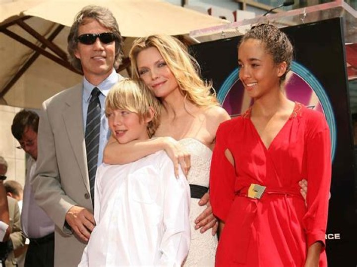 Michelle Pfeiffer’s Net Worth, Age, Height, Weight, Husband, Kids, Bio-Wiki