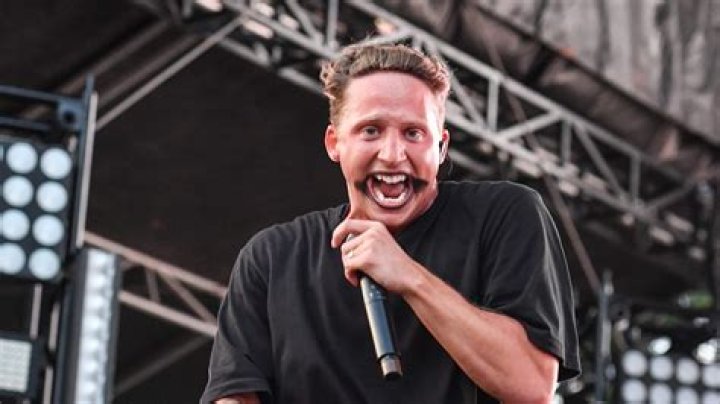 NF (Rapper) Wiki, Biography, Height, Weight, Wife, Family, Career, Songs, Net Worth, Facts