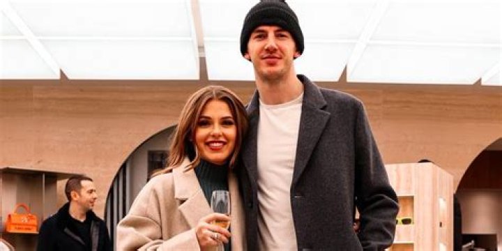 Nick Mullens – Bio, Wife – Haleigh Hughes, Family, Salary, Ethnicity