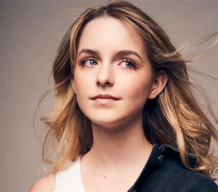 Olivia Swann Bio, Age, Height, Net Worth, Wiki, Boyfriend, Instagram (Legends of Tomorrow)