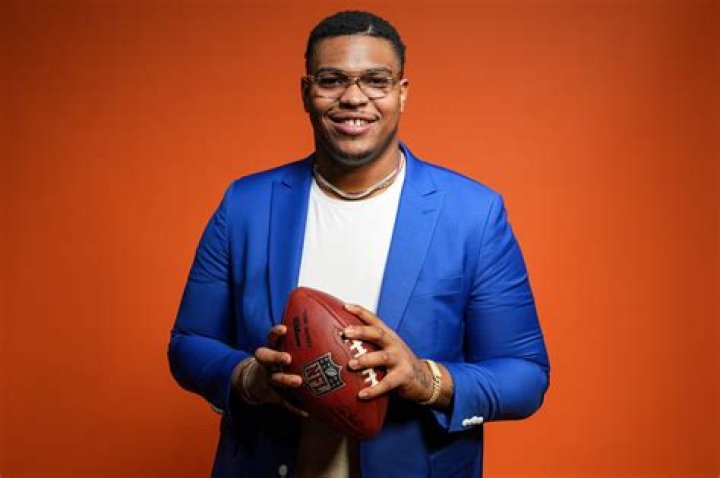 Orlando Brown Jr. College, Team, PFF, Net Worth, Age, Baby, Combine, Contract, Trade, 40 Time, Dad