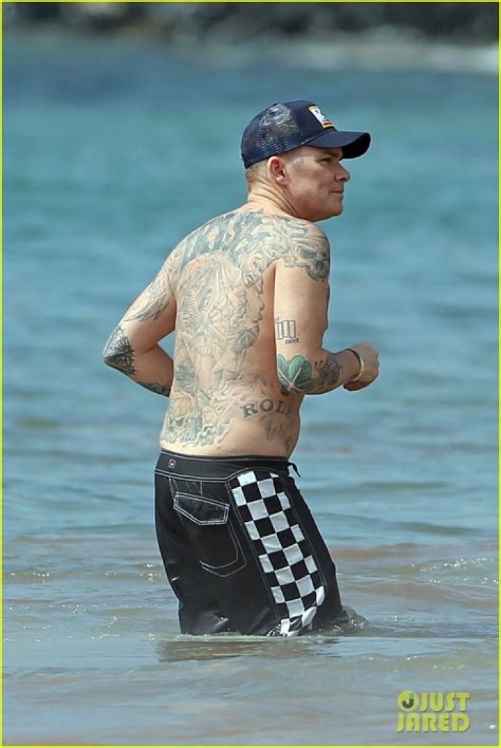 Paul Wahlberg: Wife, net worth, tattoos, smoking & body facts