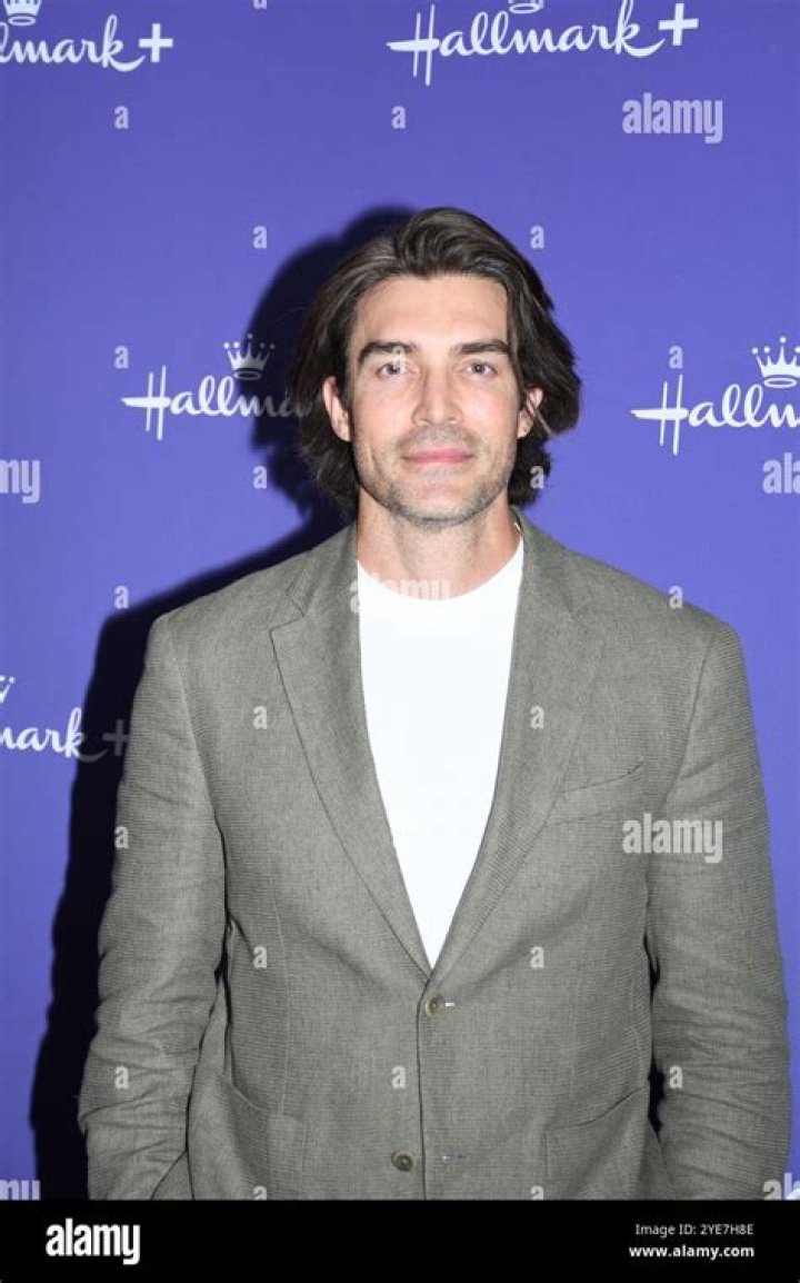 Peter Porte(Actor) Bio, Wiki, Age, Husband, Baby Daddy, IG and Movies