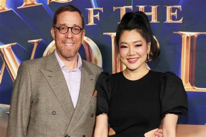 Rob Minkoff: Wife, net worth, tattoos, smoking & body facts