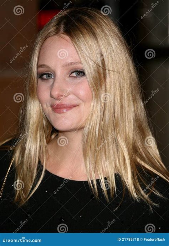 Romola Garai Bio, Wiki, Age, Height, Wife, Children, Family, Movies and Net Worth