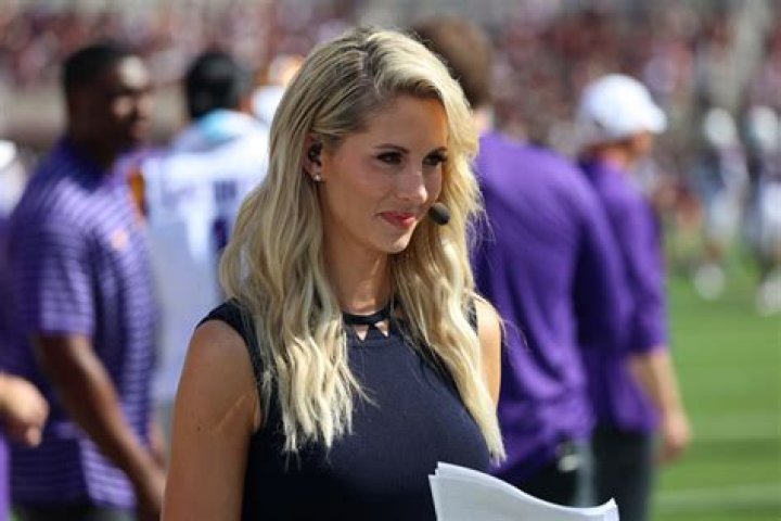 Sandra Smith Bio, Age, Wiki, Measurements, Husband, LSU, Fox News, Salary, Legs and Net Worth