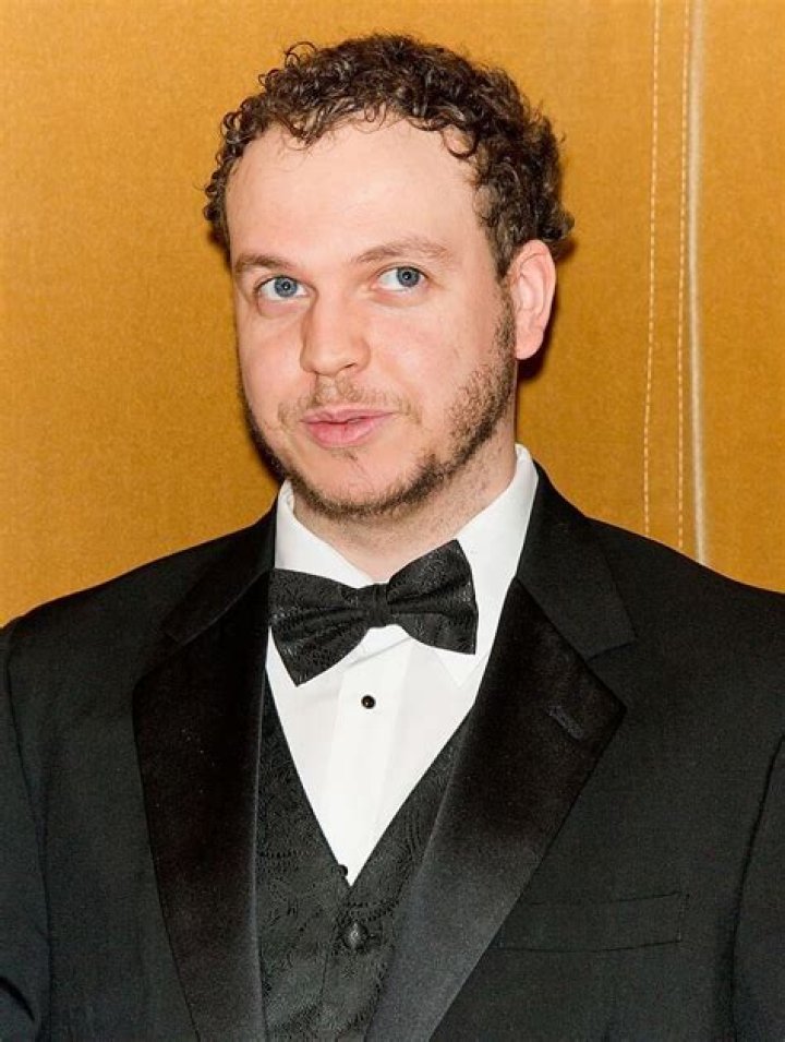 Steve Schirripa Bio, Wiki, Age, Height, Family, Wife, Movies, Tv Shows and Net Worth