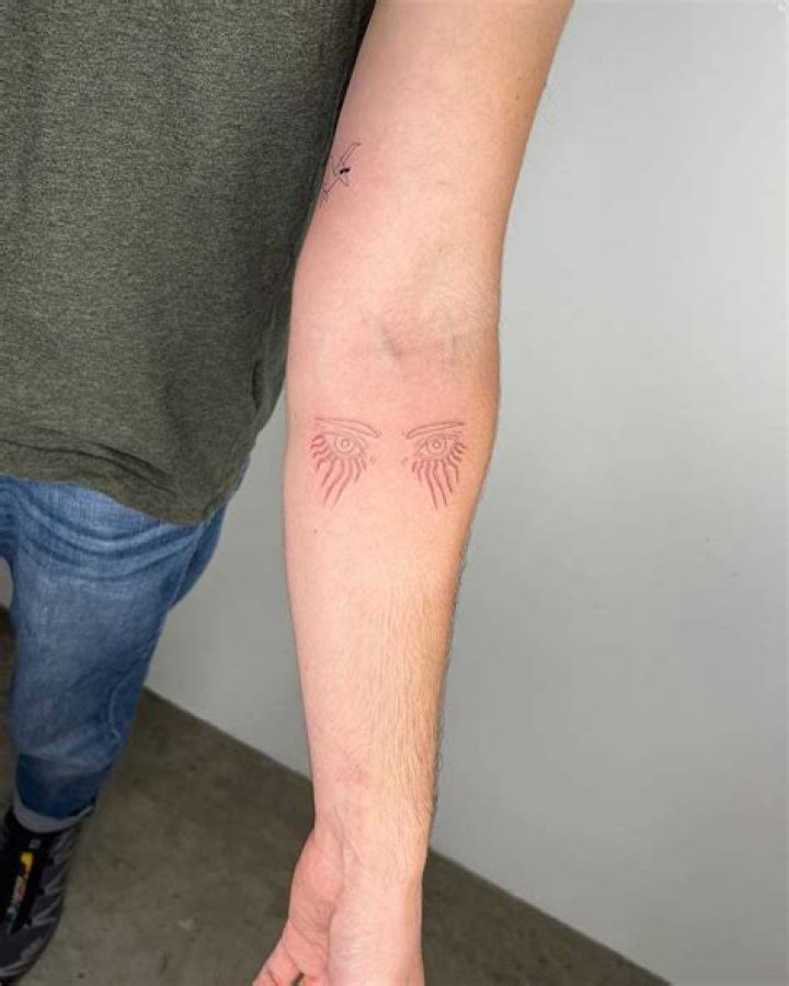 Taika Waititi Flaunts New ‘R’ Tattoo on his hand, See the Pics
