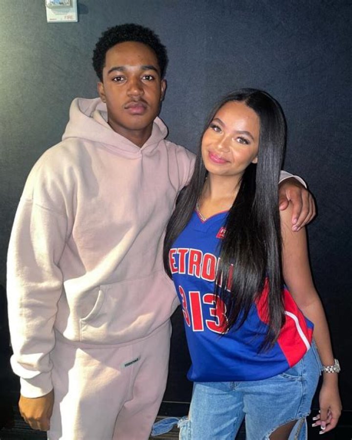 TikTok: Is Sky Katz Bisexual, Is She Dating Issac Ryan Brown? Age, Instagram, Bio, Wiki