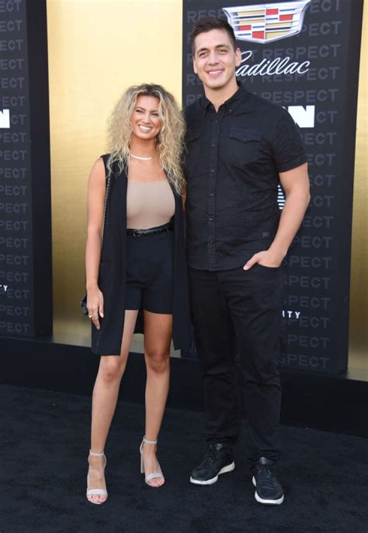 Tori Kelly Parents, Age, Boyfriend, Dad, Family, Height, Body, Ethnicity