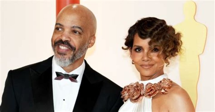 Van Hunt Net Worth: How Rich is Halle Berry’s Boyfriend Actually?