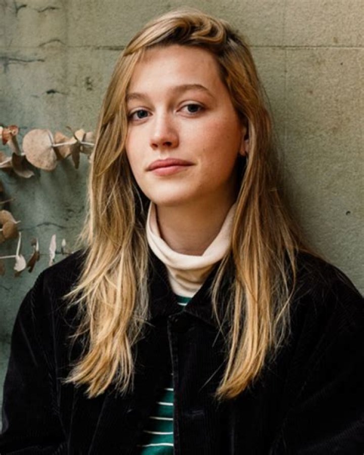 Victoria Pedretti (Actress) Wiki, Bio, Age, Height, Weight, Measurements, Boyfriend, Net Worth, Facts