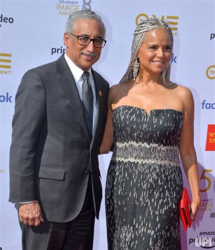 Victoria Rowell Bio, Wiki, Age, Parents, Sisters, Husband, Daughter, Son, Net worth, Height, Movies and TV Shows