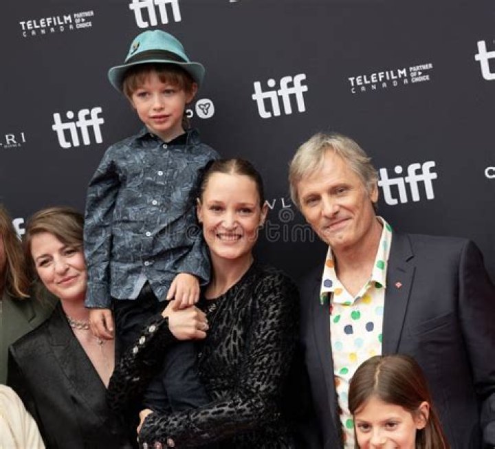 Viggo Mortensen Wife, Children, Is He Gay Or Does He Have A Girlfriend?