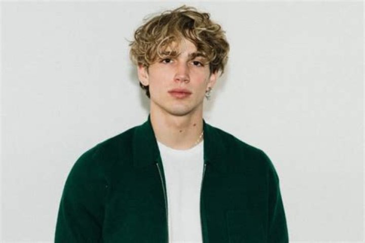 Vinnie Hacker (TikTok) Age, Height, Girlfriend, Parents, Wiki, Bio