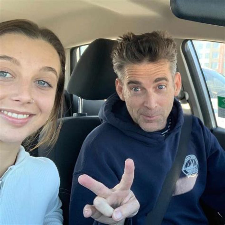 Who are Emma Chamberlains Parents? Emma Chamberlain Biography, Parents Name and More